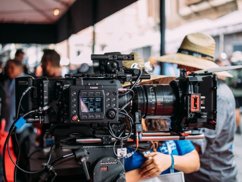 التصوير السينمائي وإنتاج الإعلانات